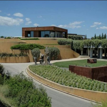 Tina De Vila, En La Capital Del Vino Vilafranca del Penedes Luaran gambar