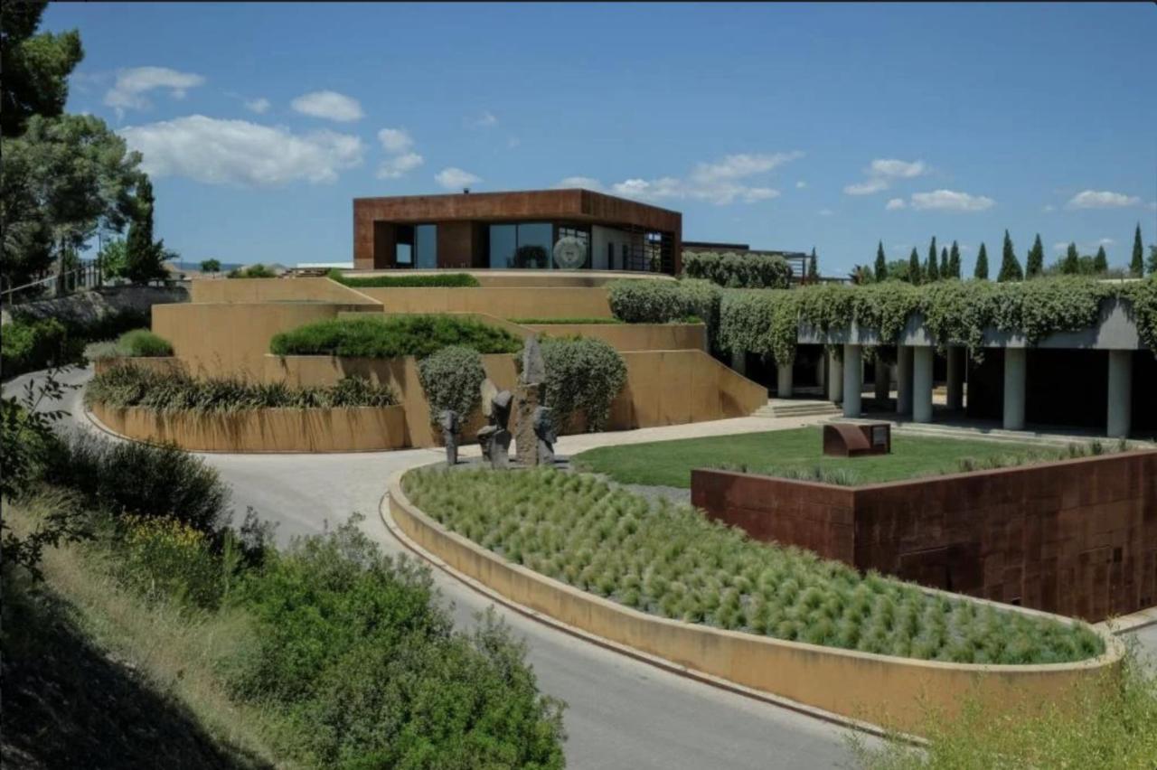 Tina De Vila, En La Capital Del Vino Vilafranca del Penedes Luaran gambar