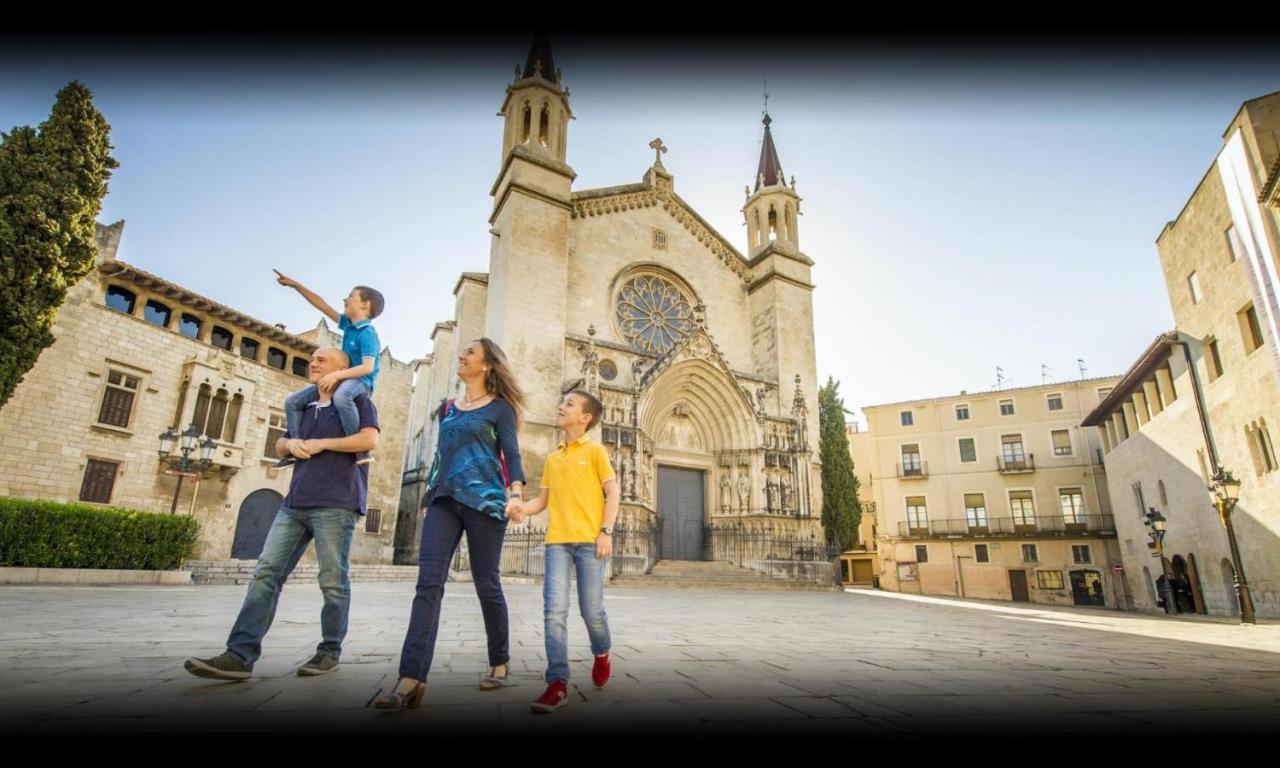 Tina De Vila, En La Capital Del Vino Vilafranca del Penedes Luaran gambar
